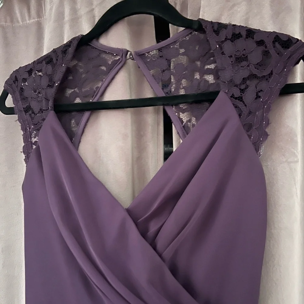 David’s Bridal Plum Lace Capped Sleeves Bridesmaid Maci Dress Size 0 - Picture 3 of 6